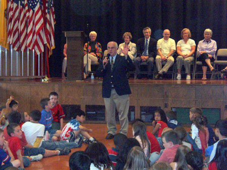 County Executive William R. Steinhaus with Students at JV Forrestal Elementary School   - photo 3